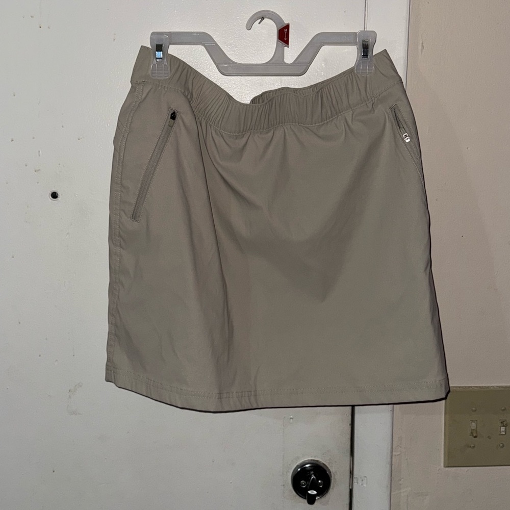 Eddie Bauer Women's Light Tan skirt
